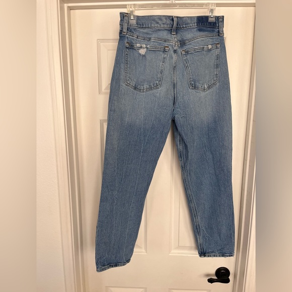 Abercrombie & Fitch High Rise Mom Jean 29/8 Light Distressing EUC 29 8 - Picture 6 of 13